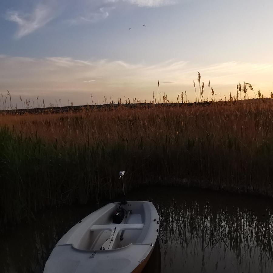 Pfahlbau Sunset I Toplage Elektroboot Inklusive Rust Exteriör bild