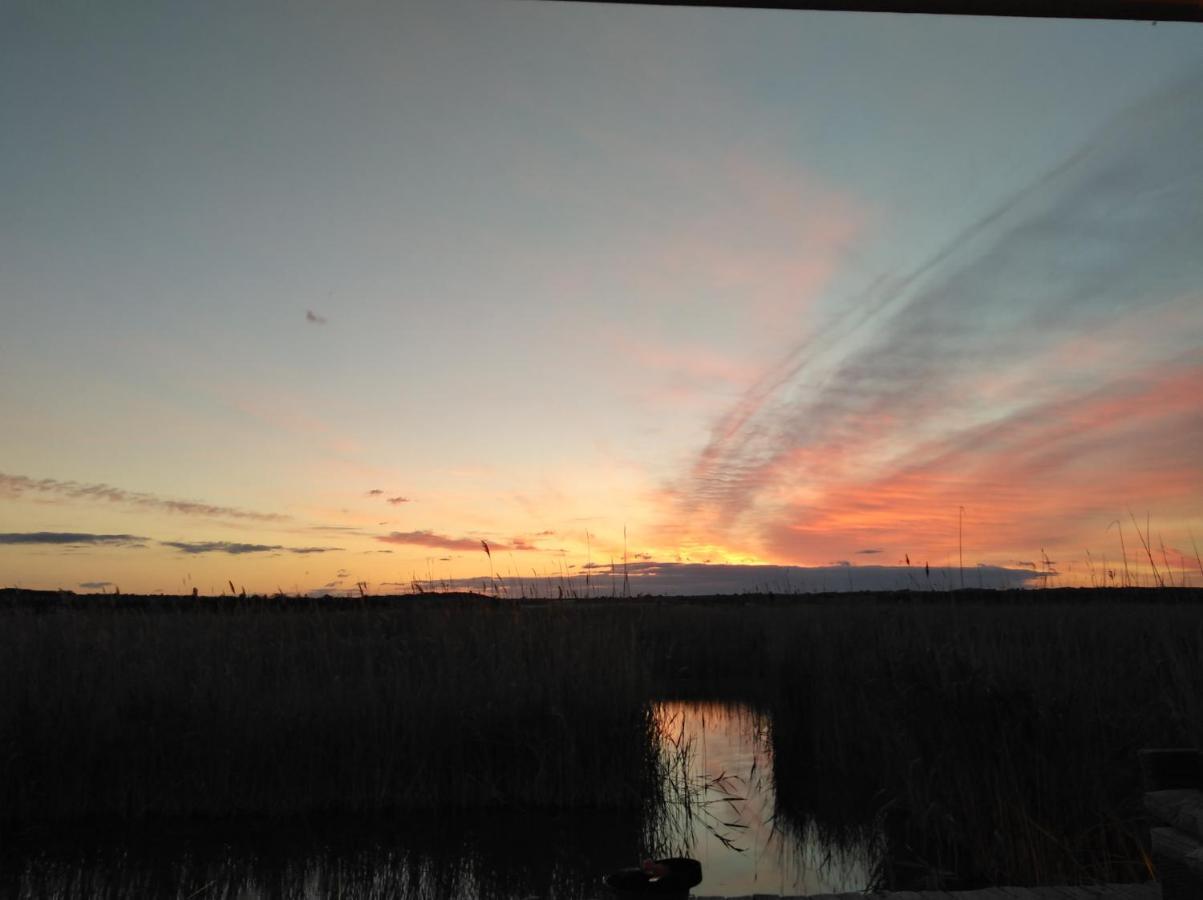 Pfahlbau Sunset I Toplage Elektroboot Inklusive Rust Exteriör bild