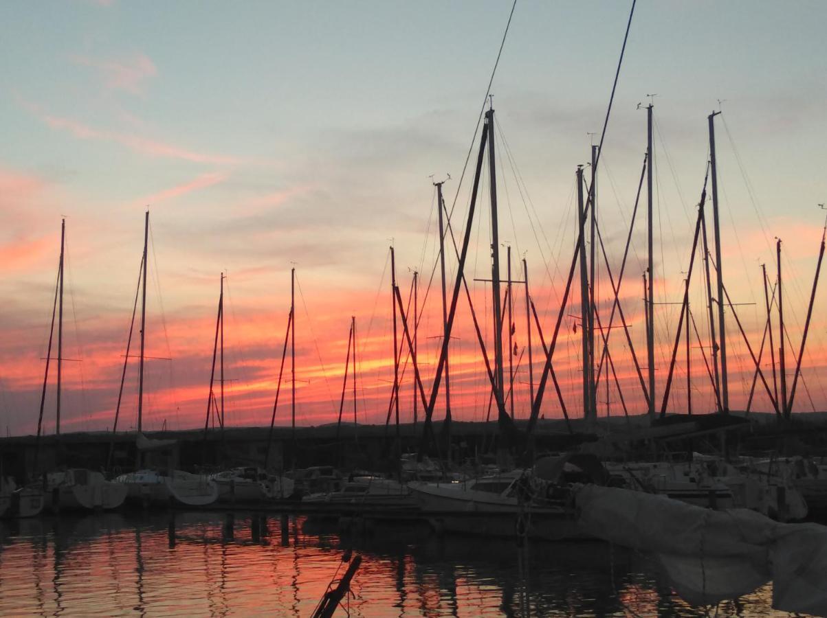 Pfahlbau Sunset I Toplage Elektroboot Inklusive Rust Exteriör bild